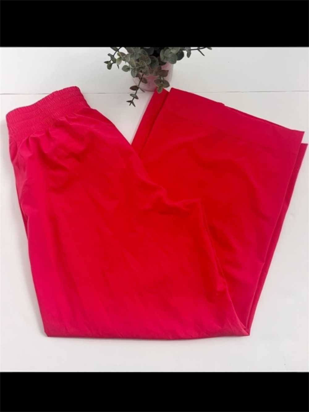 Lululemon Wanderer Culotte Cropped Pants Carnation Red Size 2